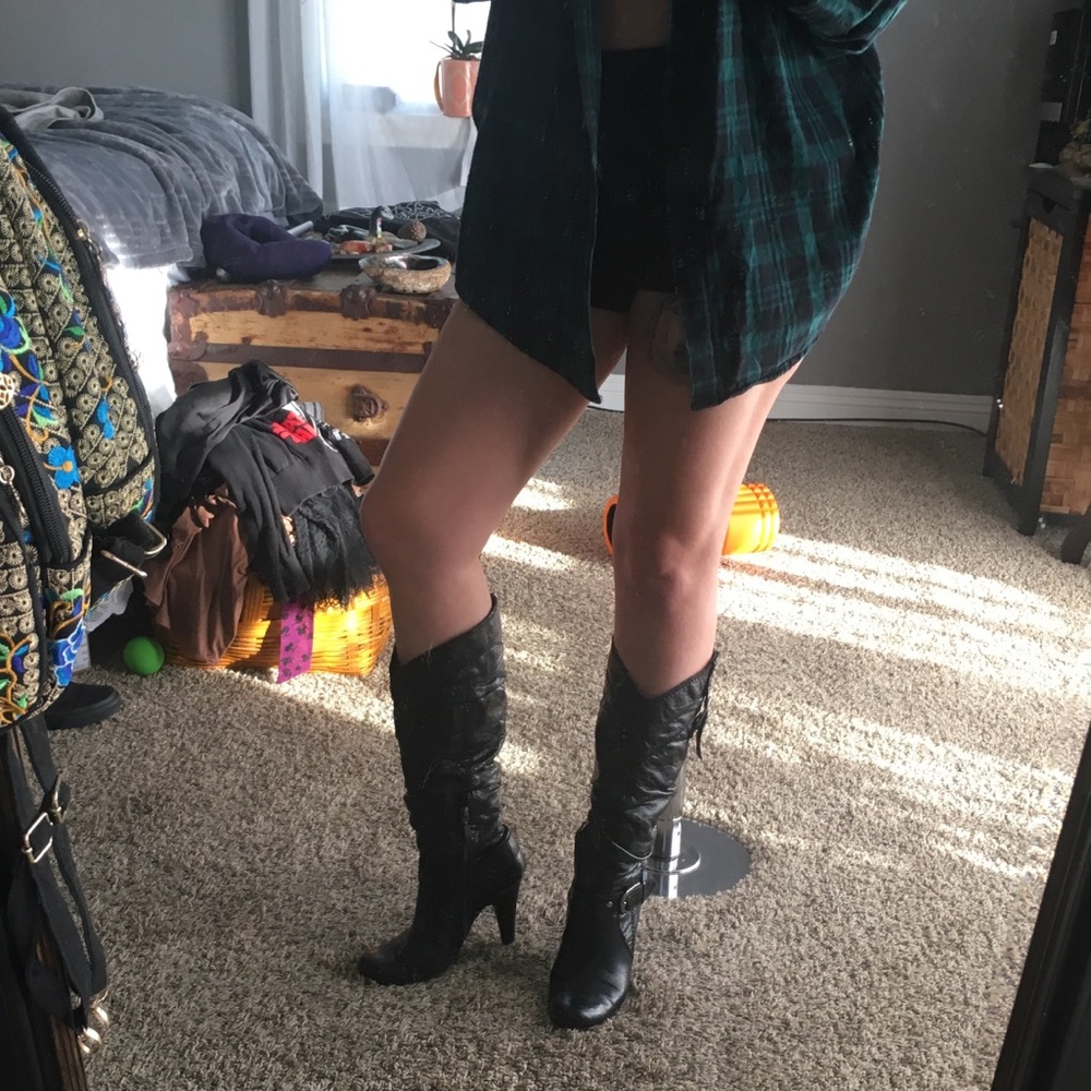 Guess black leather boots